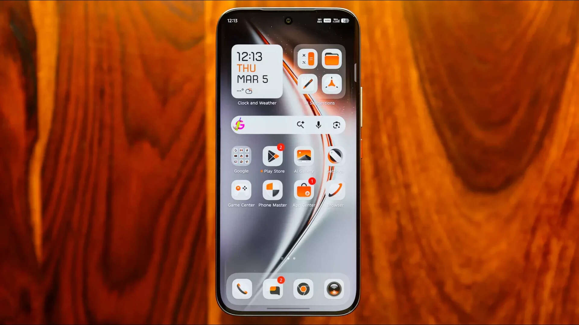 Bright, sharp, and gently curved—the display holds up well in daily use