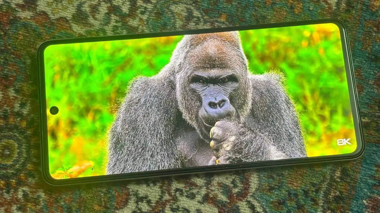 Bright enough display with vibrant colours