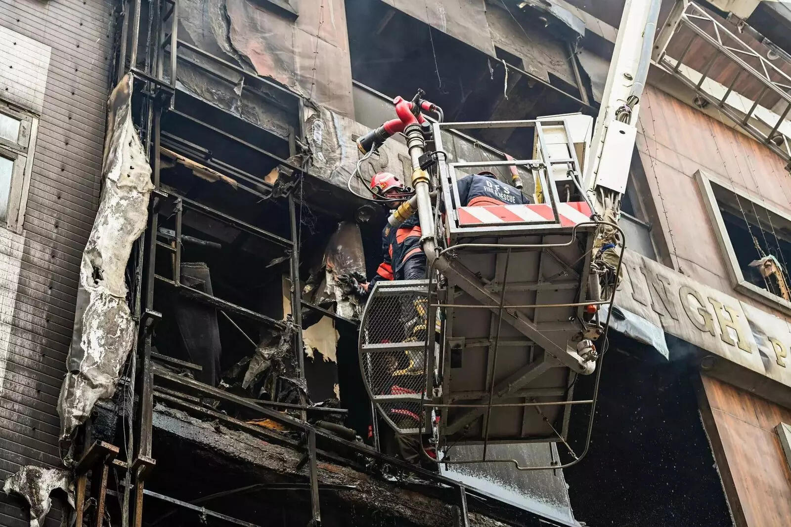 A massive fire broke out at a residential building in Delhi