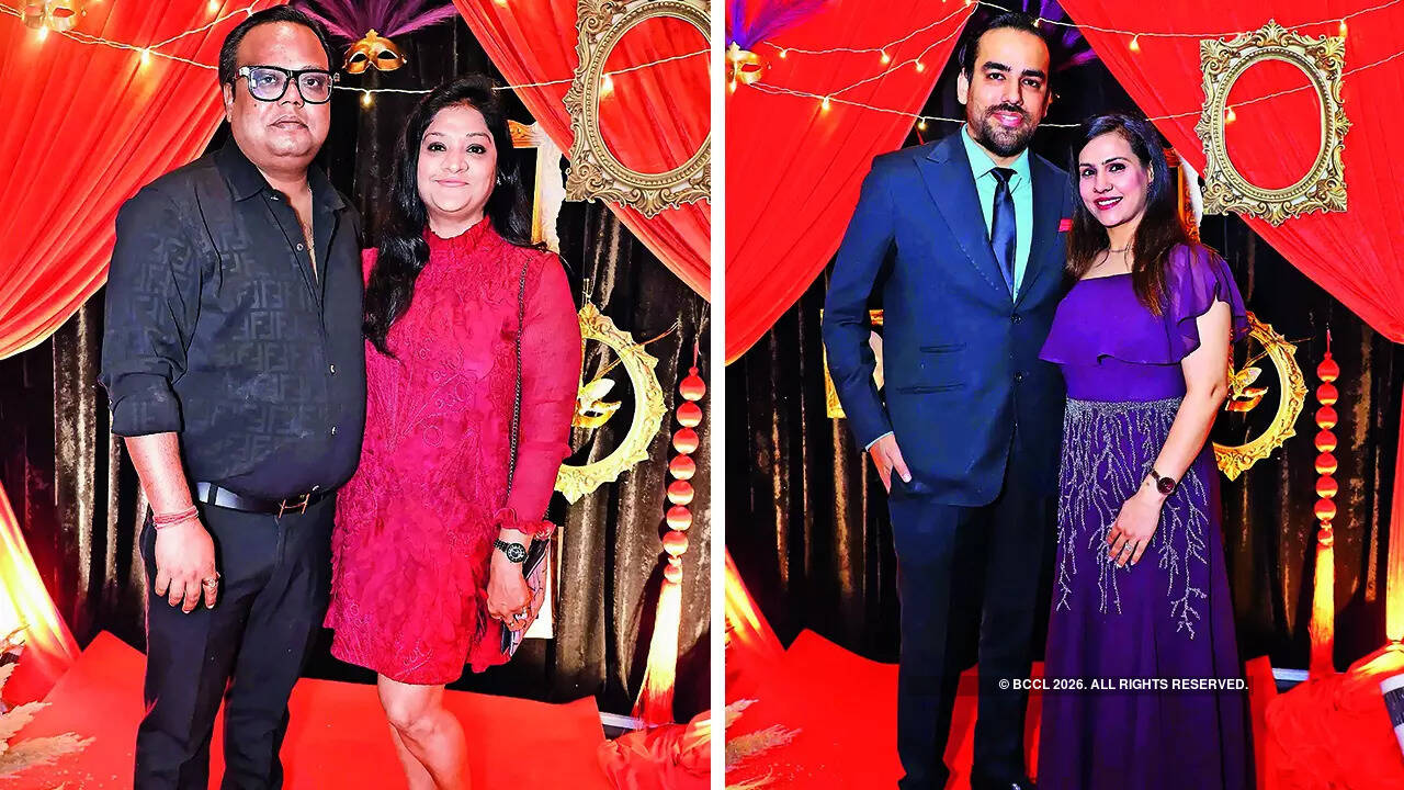 (L) Manjul and Geeta Gupta (R) Niranjan and Dikshita Notani