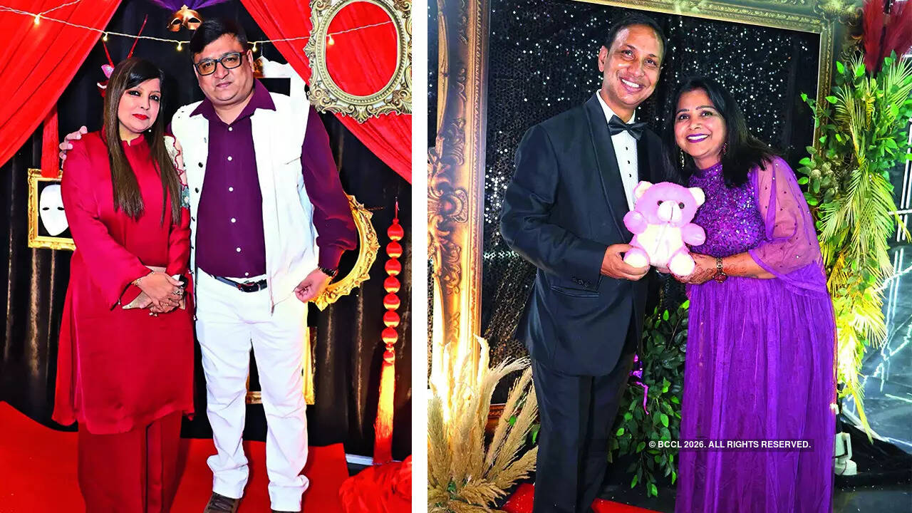 (L) Vijeta and Nikhil Sharma (R) Vinod and Vijeta Gupta