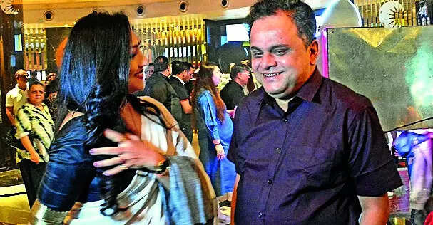 ‘Political’ films add a dash of glamour to poll contest, focus on personalised tales
