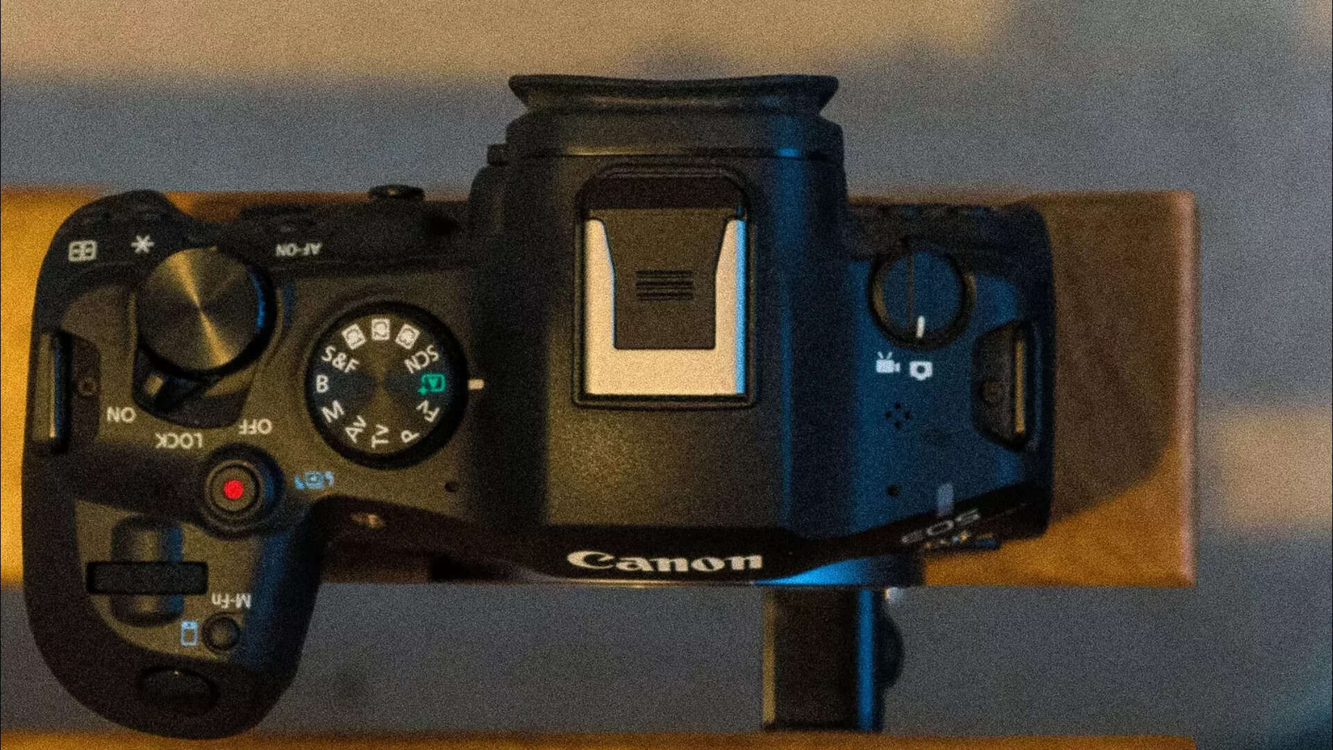 <p class="font-claude-response-body break-words whitespace-normal leading-[1.7]"><em>The top plate's drive selector is where 40fps, mechanical shutter, and pre-continuous shooting modes live—one dial click separates a single shot from a 150-frame RAW burst</em></p><div style="width: 20px; height: 20px; display: flex; align-items: center; justify-content: center"><svg><path></path></svg></div><div style="width: 20px; height: 20px; display: flex; align-items: center; justify-content: center"><svg><path></path></svg></div><div style="width: 16px; height: 16px; display: flex; align-items: center; justify-content: center"><svg><path></path></svg></div><div style="width: 16px; height: 16px; display: flex; align-items: center; justify-content: center"><svg><path></path></svg></div><div style="width: 20px; height: 20px; display: flex; align-items: center; justify-content: center"><svg><path></path></svg></div>