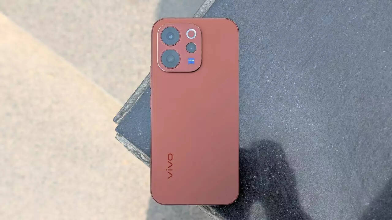 Vivo V70 design