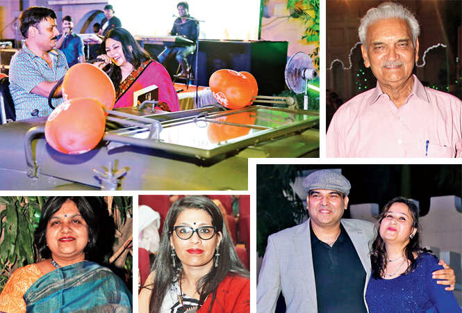 Clockwise from left Ajaish Jaiswal and Sangita sang a romatic duet seated in a Ford Jeep, Anil Rastogi, Arun and Meenkshi Sharma, Surabhi Sahay and Bulbul Godiyal (BCCL/ Aditya Yadav)