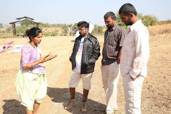Boondookya-Movie-Still-Photos