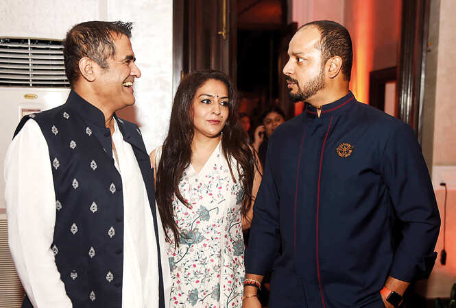 RAN_4008-AD-Singh,-Shweta-Karthik-and-Murali-Karthik---must