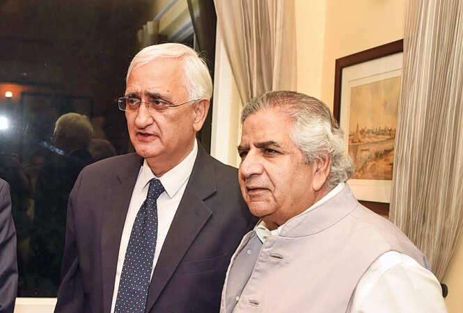 RAN_3472-Belgian-ambassador-Jan-Luykx,-Salman-Khurshid-and-Pramod-Kapoor-(publisher,-Roli-Books)