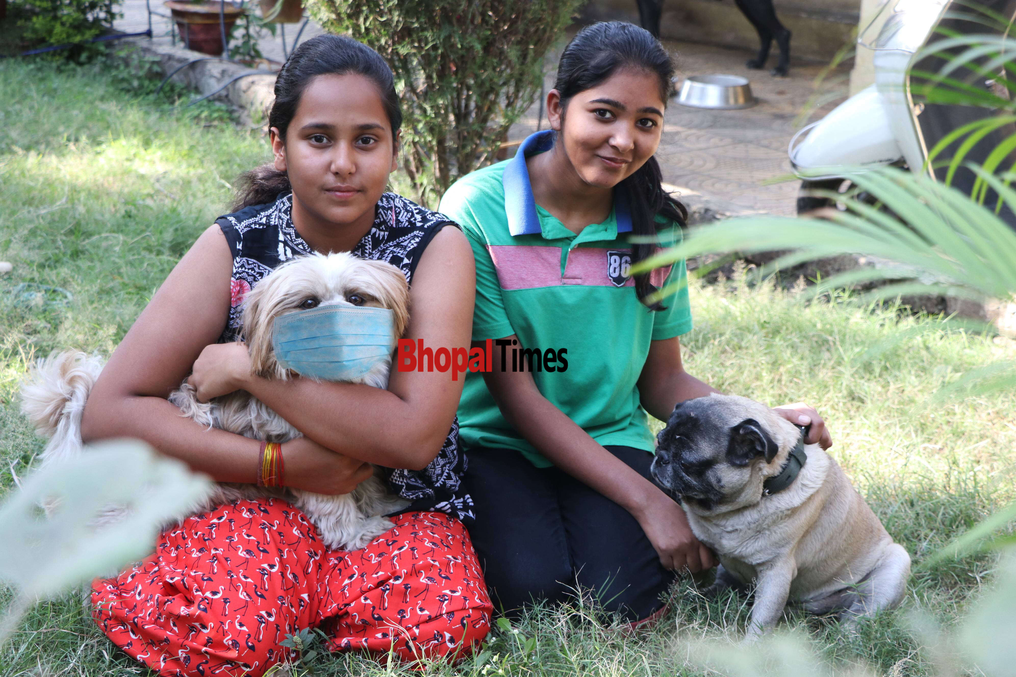 Adya Shrivastava with her dogs (1)