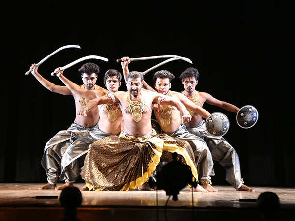 Mayurbhanj-Chhau-artists-Gurukul-Chhau-Dance-Sangam-at-Bhramara-Festival-of-Dance