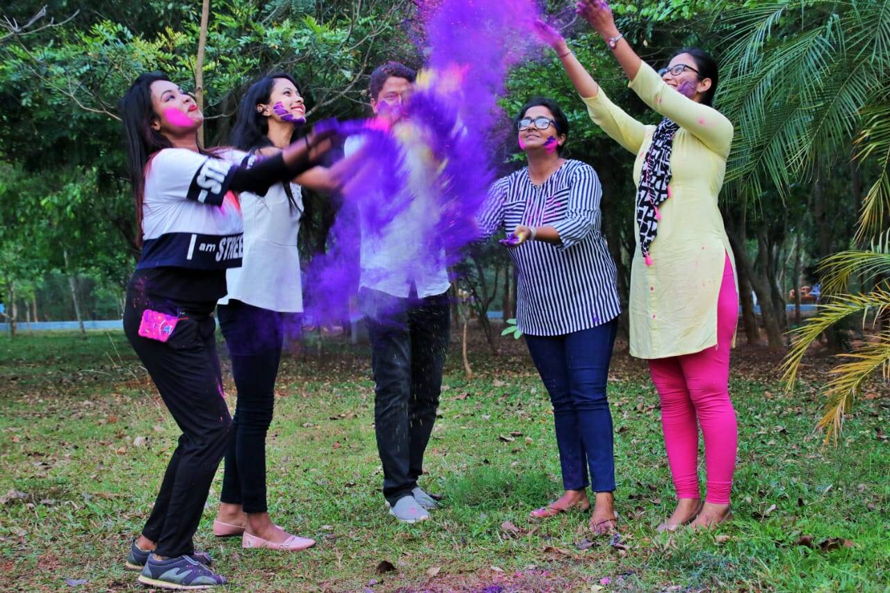 youngsters play holi.
