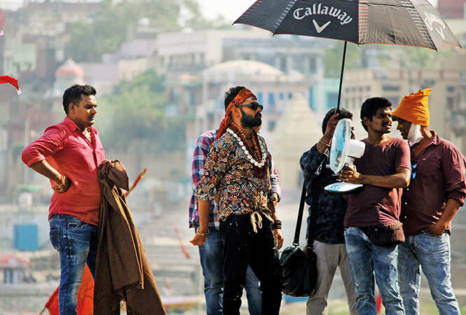Ram Pothineni cools himself with a fan (BCCL/ Arvind Kumar)