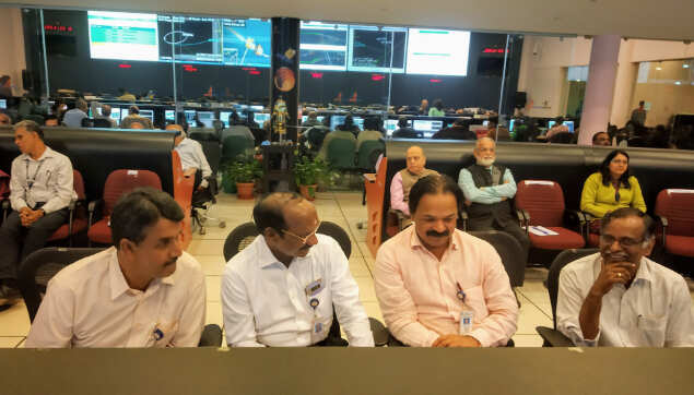 CHAIRMAN-SIVAN-WITH-ISRO-DIRECTORS