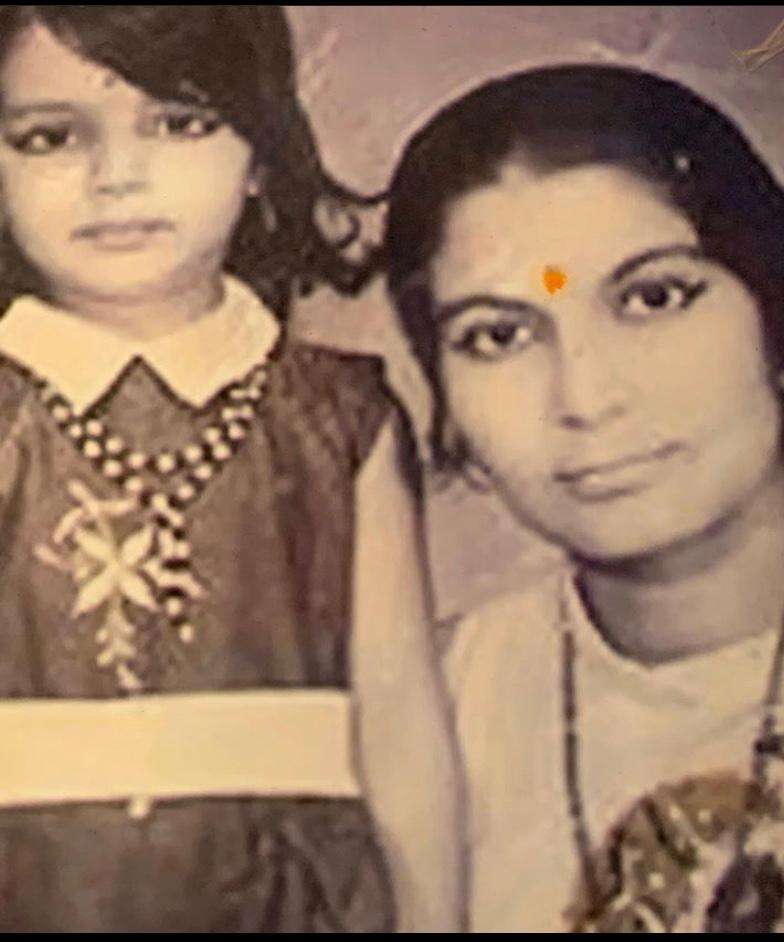 Childhood pic of Deepshika with her mother