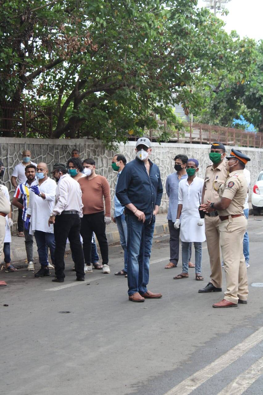 Wajid Khan Last Rites Photos, Wajid Khan Death News