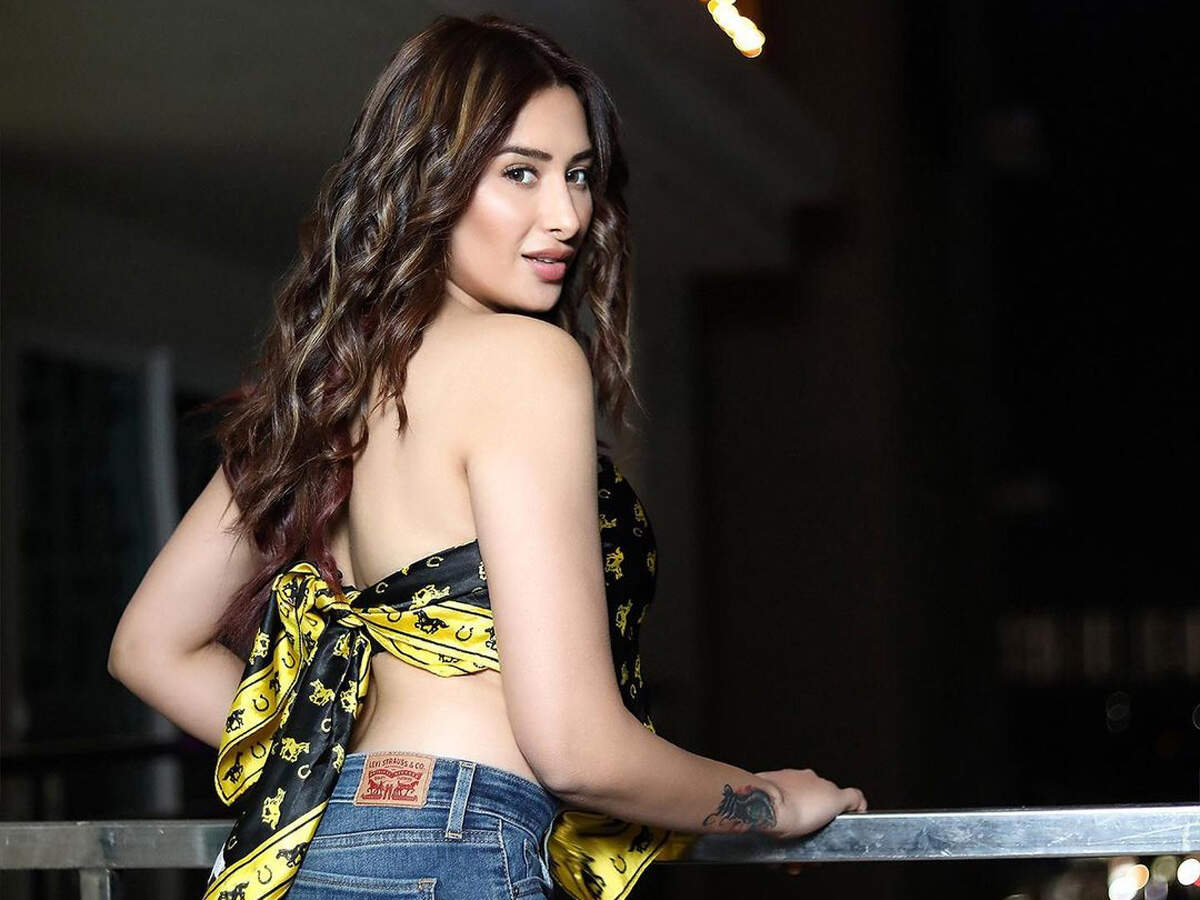 Mahira Sharma 3