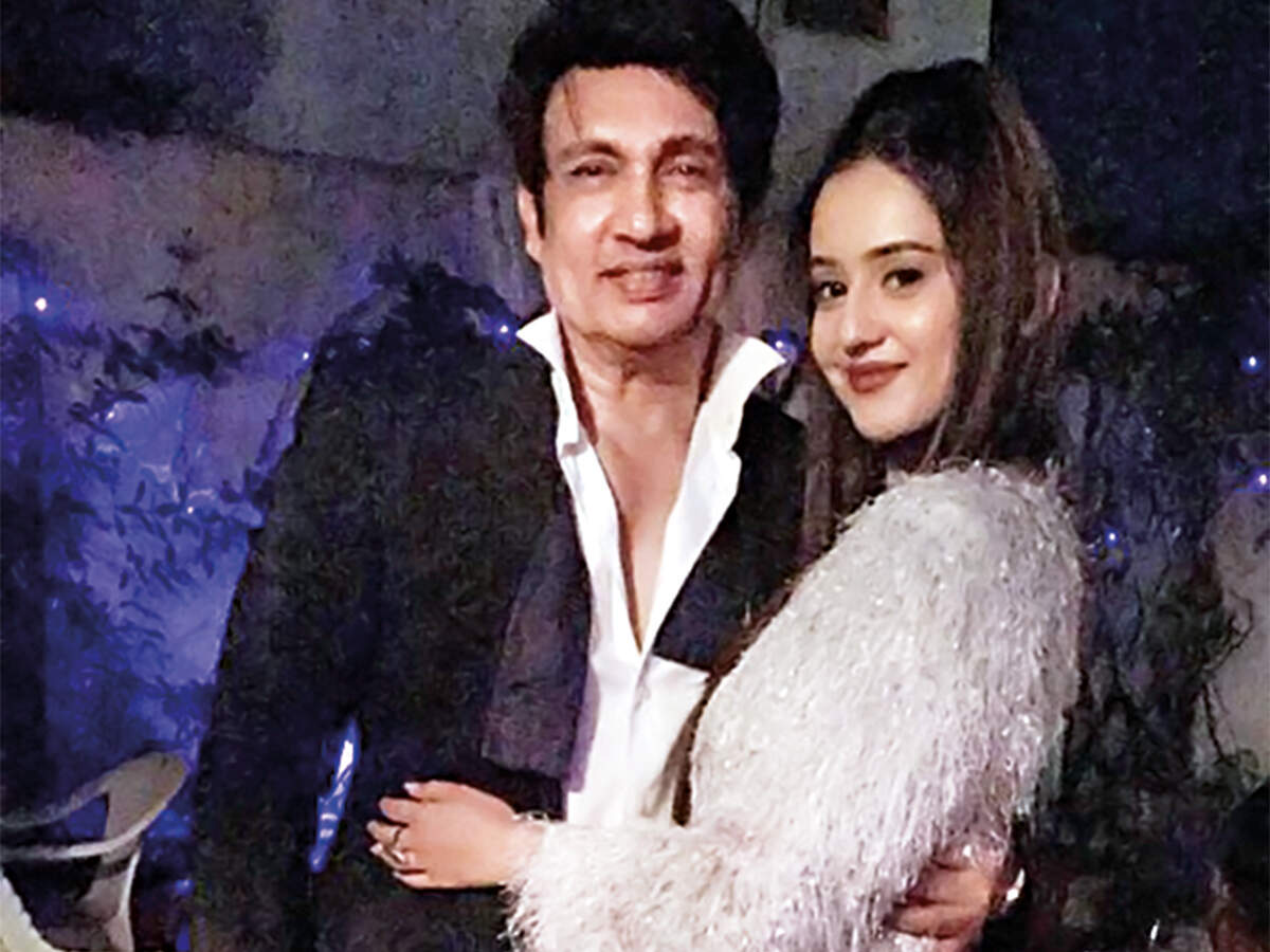 Riya Sharma with her mentor Shekhar Suman