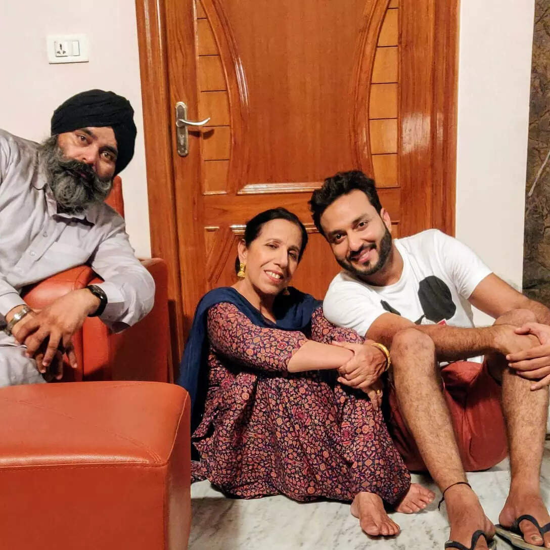 Aditya with Punjabi actors