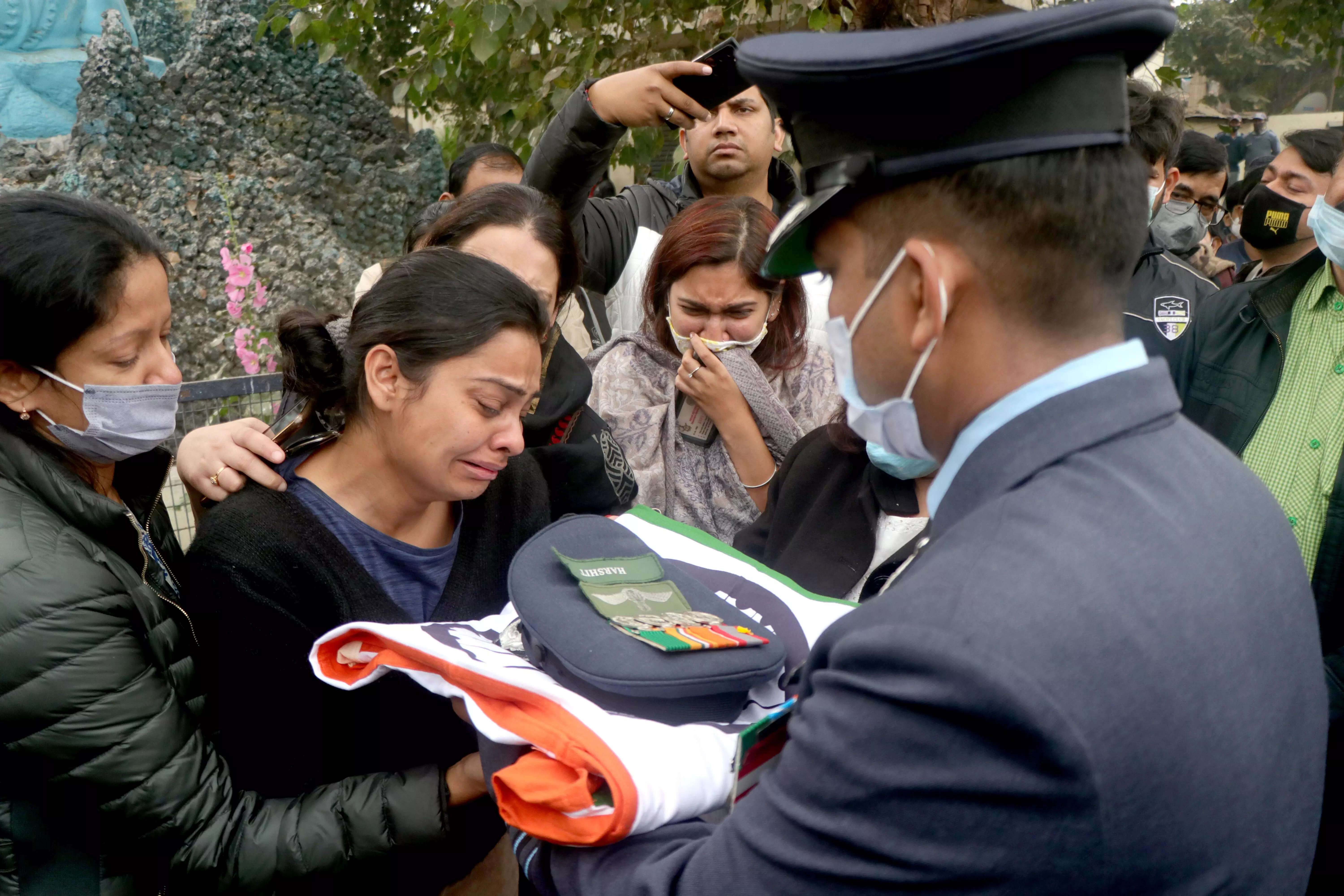 His wife Sq Leader Priyanka Sinha received the Indian flag and other belonging of deceased fighter pilot from IAF.