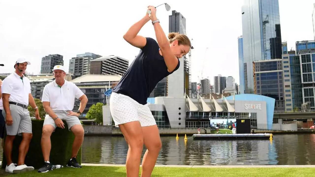 Barty-golf-twitter