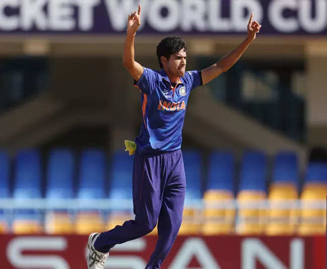 Cricket-ICC-U-19-World-Cup-Team-India-Raj-Bawa-Twitter-0602