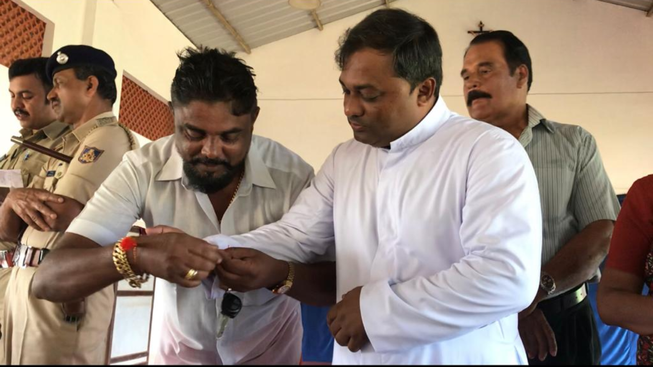 Row over teachers removing raakhi from boys' wrists