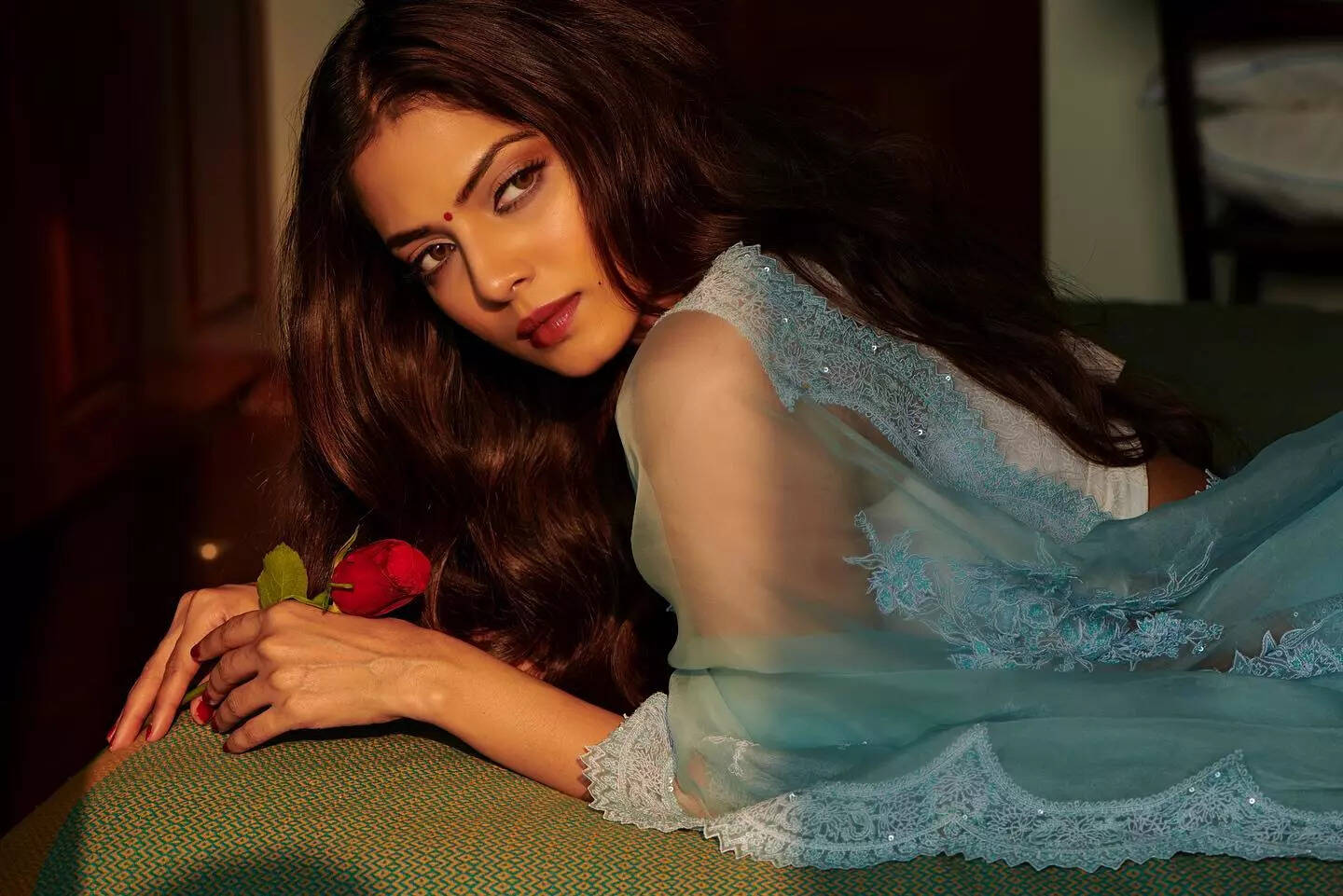 On this special occasion, let’s take a look back at the time when actress Malavika Mohanan recreated one of Rekha’s iconic looks.