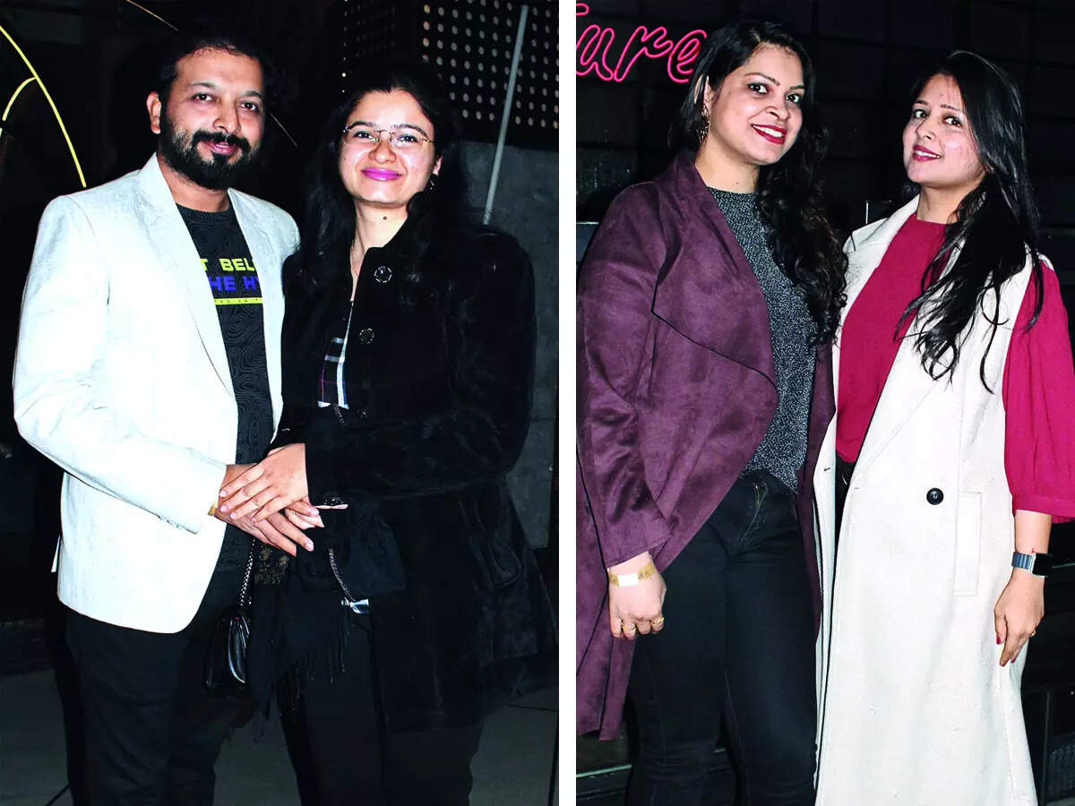 (L) Apurv Mittal and Swati (R) Arshi anf Priyanka