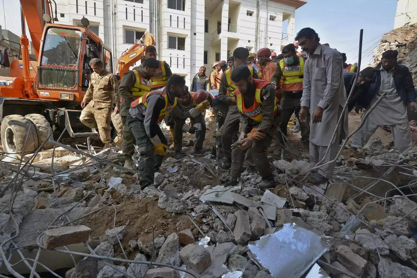 Pakistan Mosque Bombing (4).