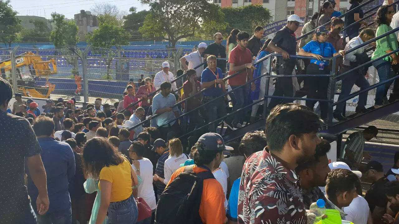 Spectators leaving Hyderabad Street Circuit