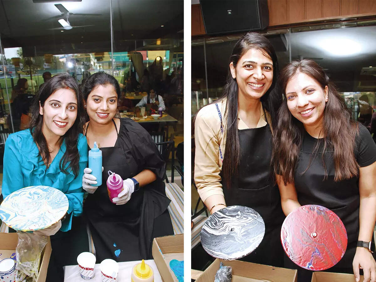 (L) Megha Lakhwani and Varuni Mehrotra (R) Shakshi Agarwal and Rashi Gupta