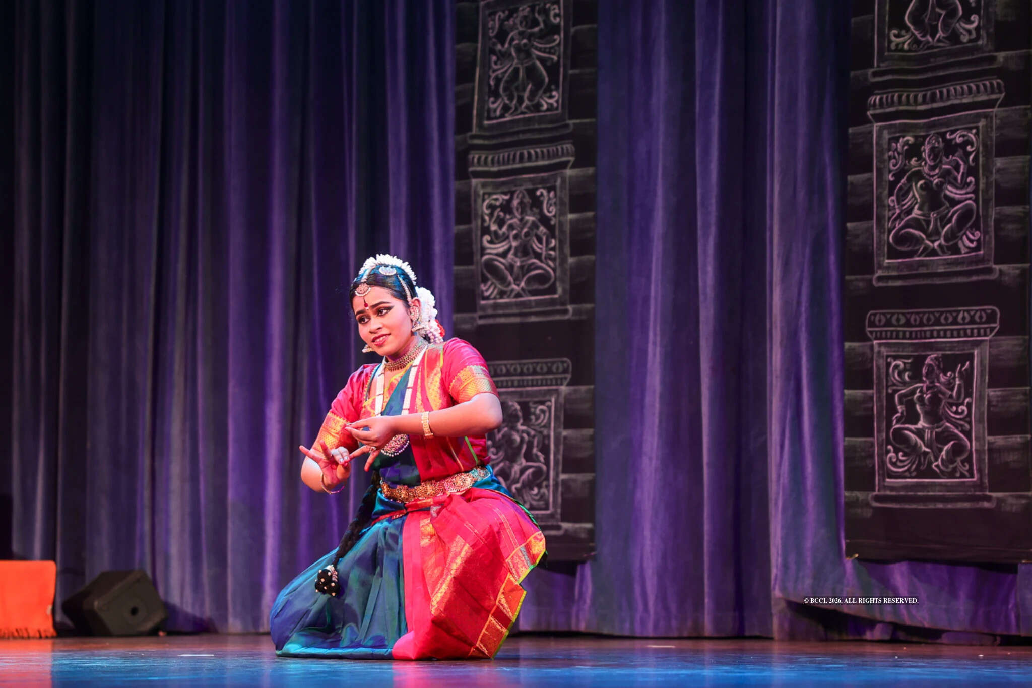 Tara Padmanabhan paid homage to the late MS Subbulakshmi by performing the bhajan Mirabai Padam Chakar Rakho Ji