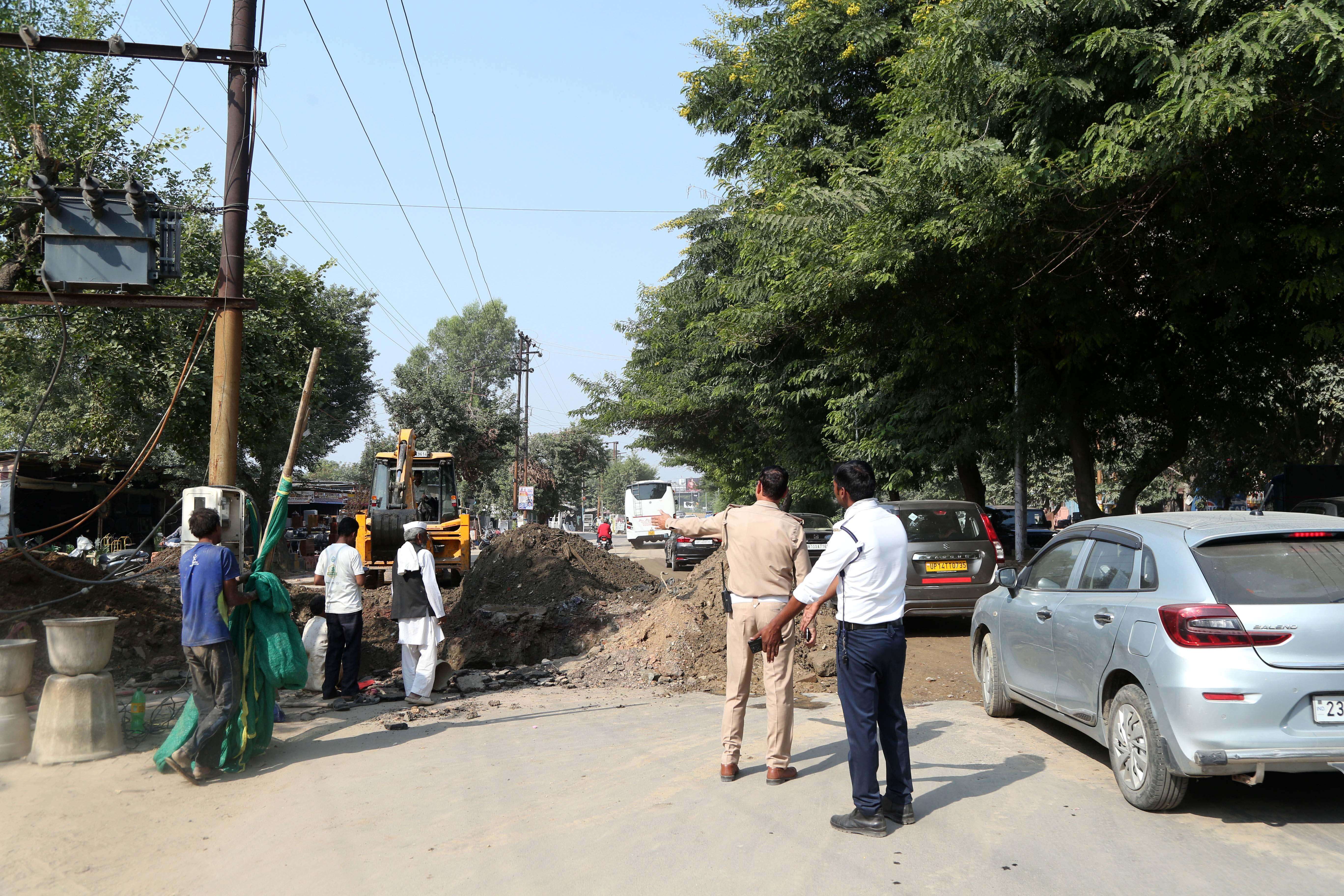Indirapuram CISF Road-2.JPG