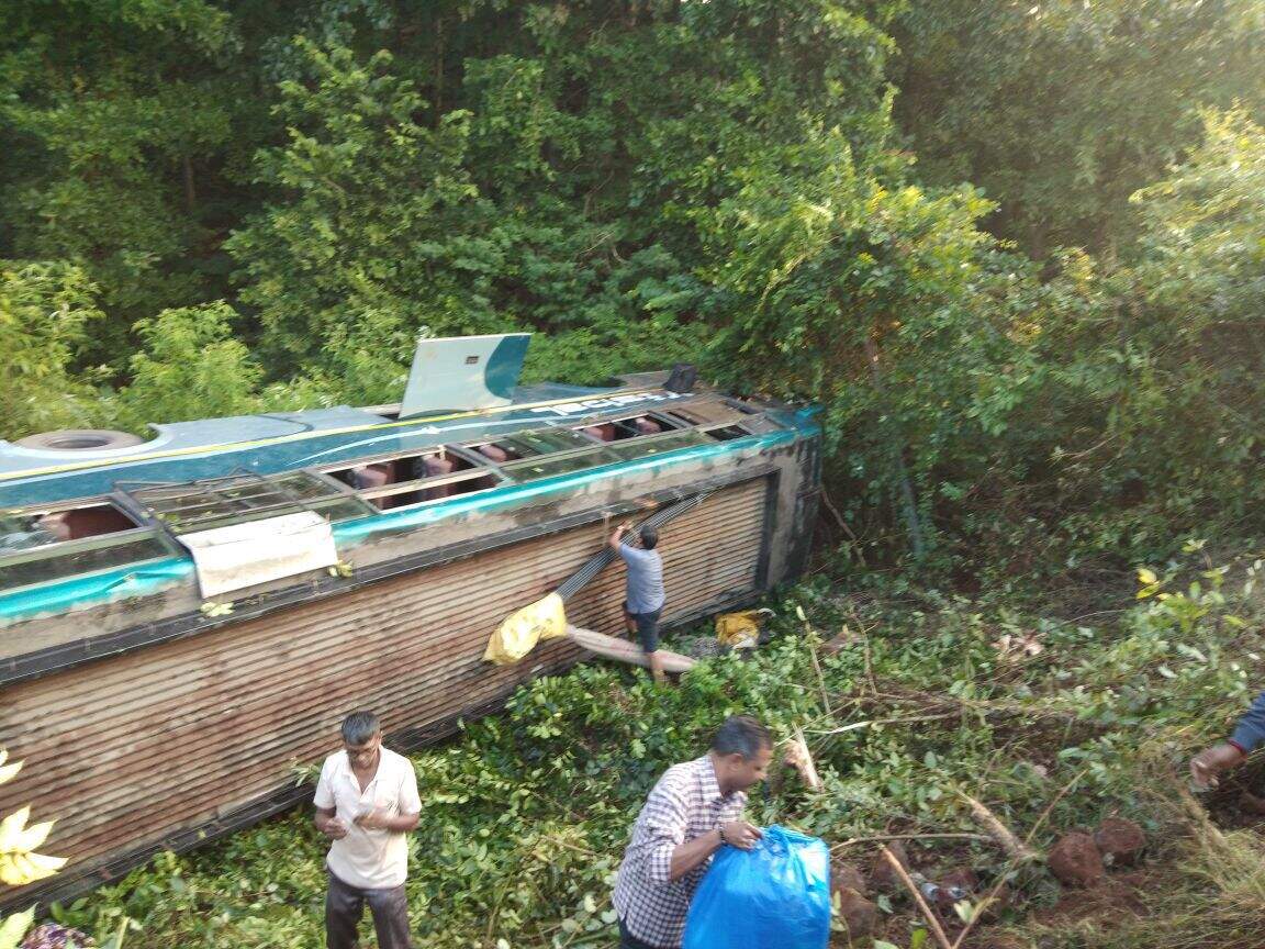 5 children die as bus falls into 300-feet gorge