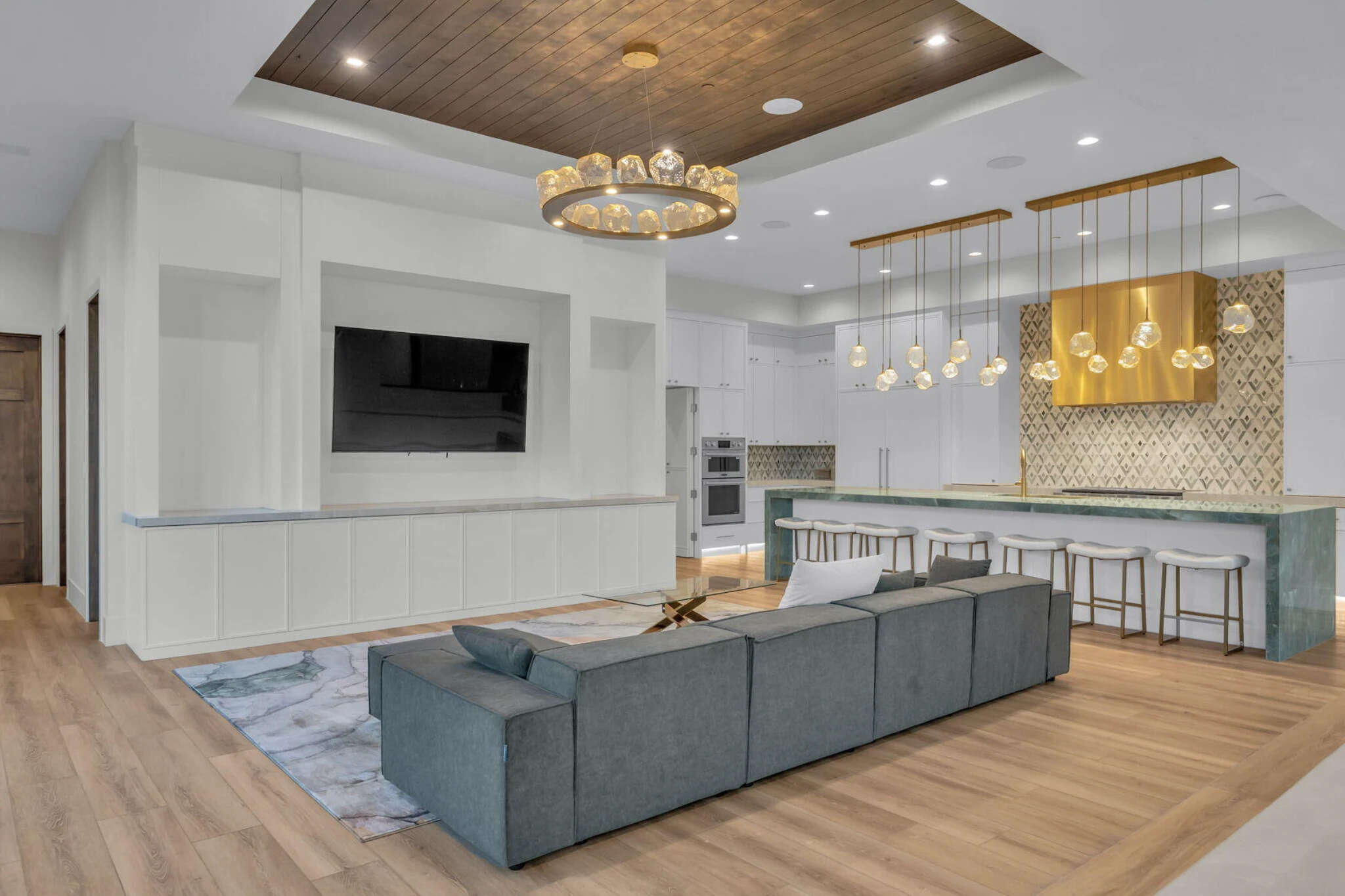 The living spae and breakfast aisle