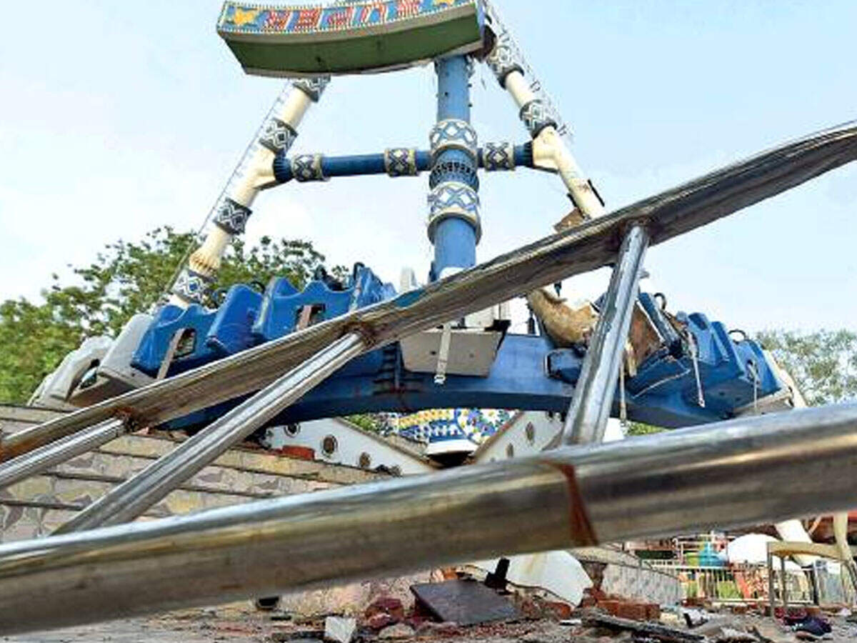 Kankaria accident 2 dead, 29 injured in Kankaria ride crash