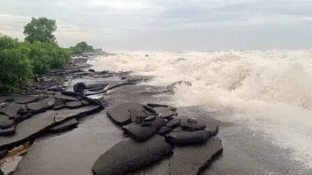 Cyclone Arnab makes landfall along Andhra coast