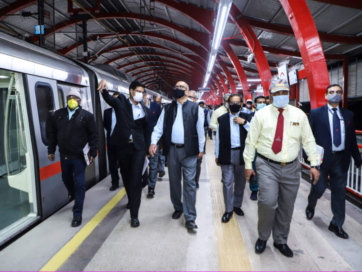 DMRC MD Mangu Singh takes stock of renovation works on the Red Line, in New Delhi, in the intervening night of March 6 and March 7. PTI FILE
