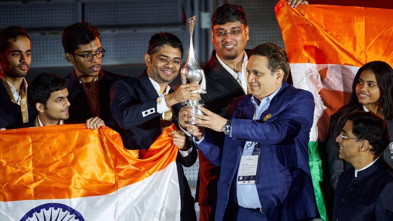 Srinath Narayanan (in the middle) at Samarkand Olympiad (Photo by Rafal Oleksiewicz for FIDE)
