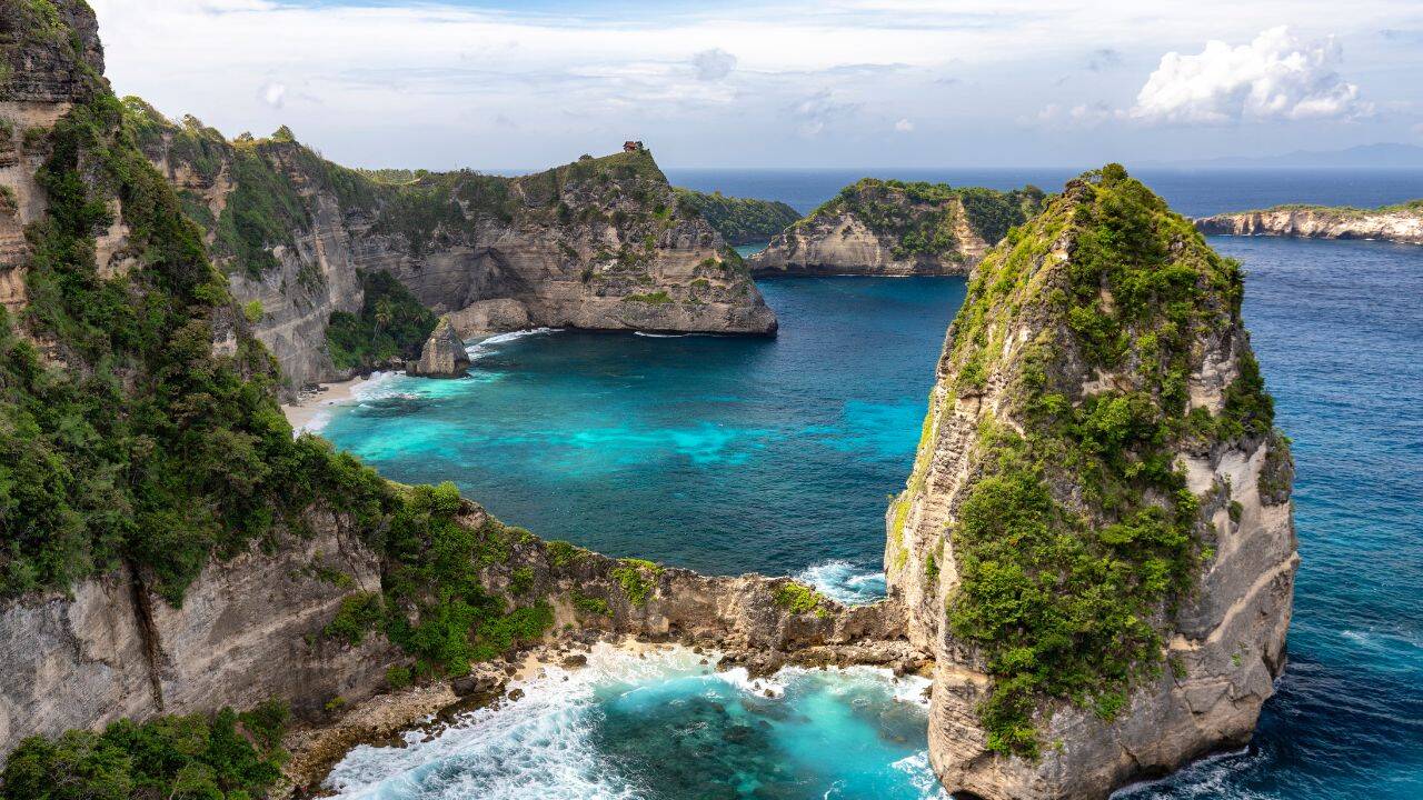 Bali and Vietnam enter the comparison<br>