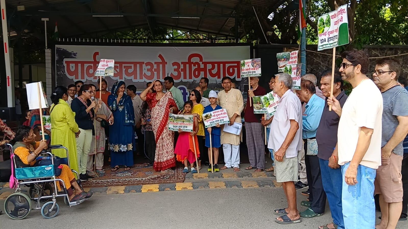 Slogans were raised, demanding that the park be protected