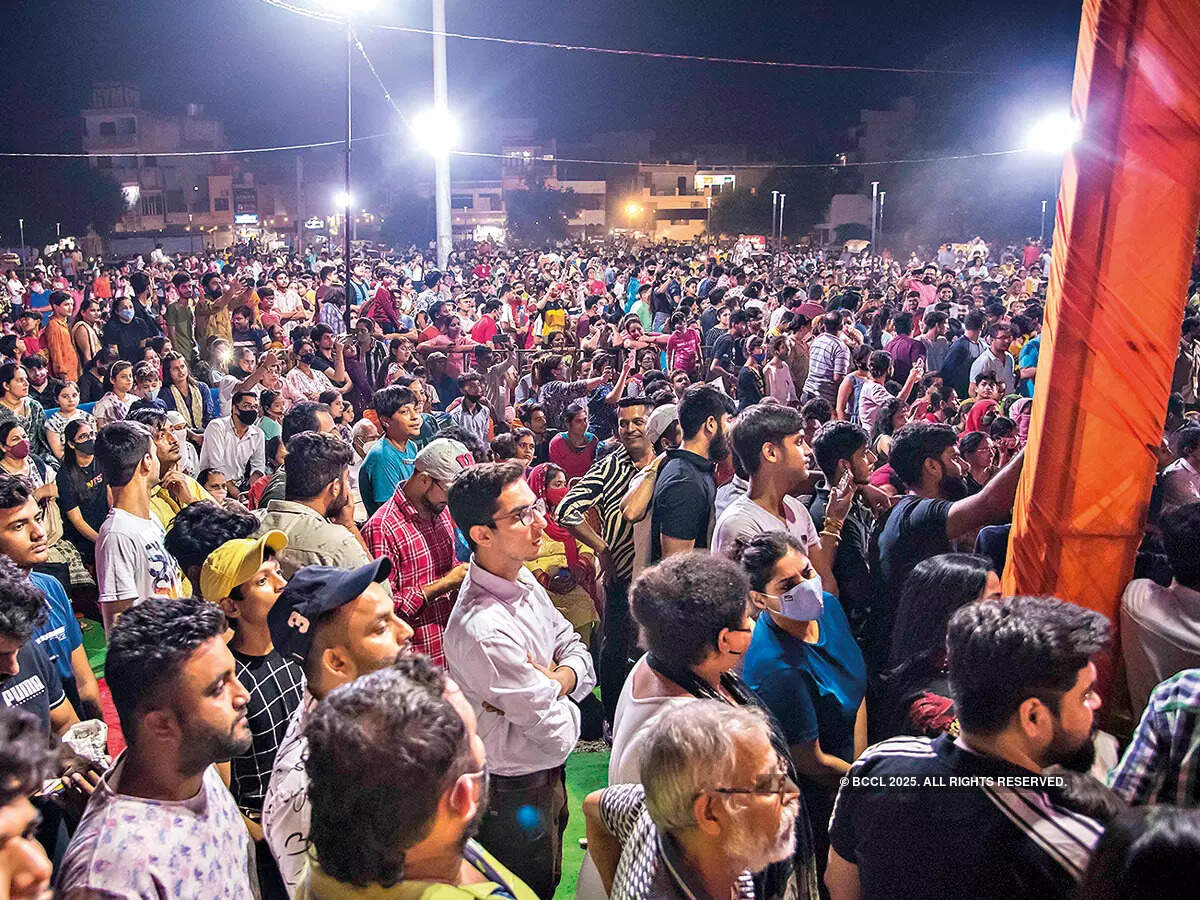 While the organisers claim that they are following social distancing and encouraging everyone to wear masks, the pictures from different Ramlilas in the city paint a different picture