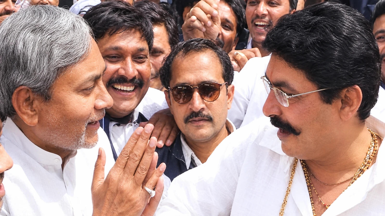 nitish kumar anant singh famous photo