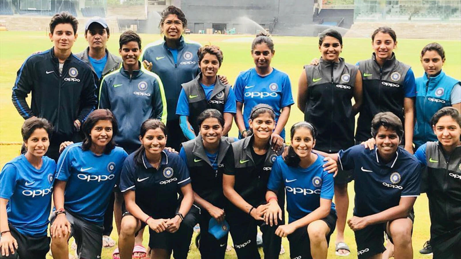 Poonam with Harmanpreet Kaur and Smriti Mandhana<br>