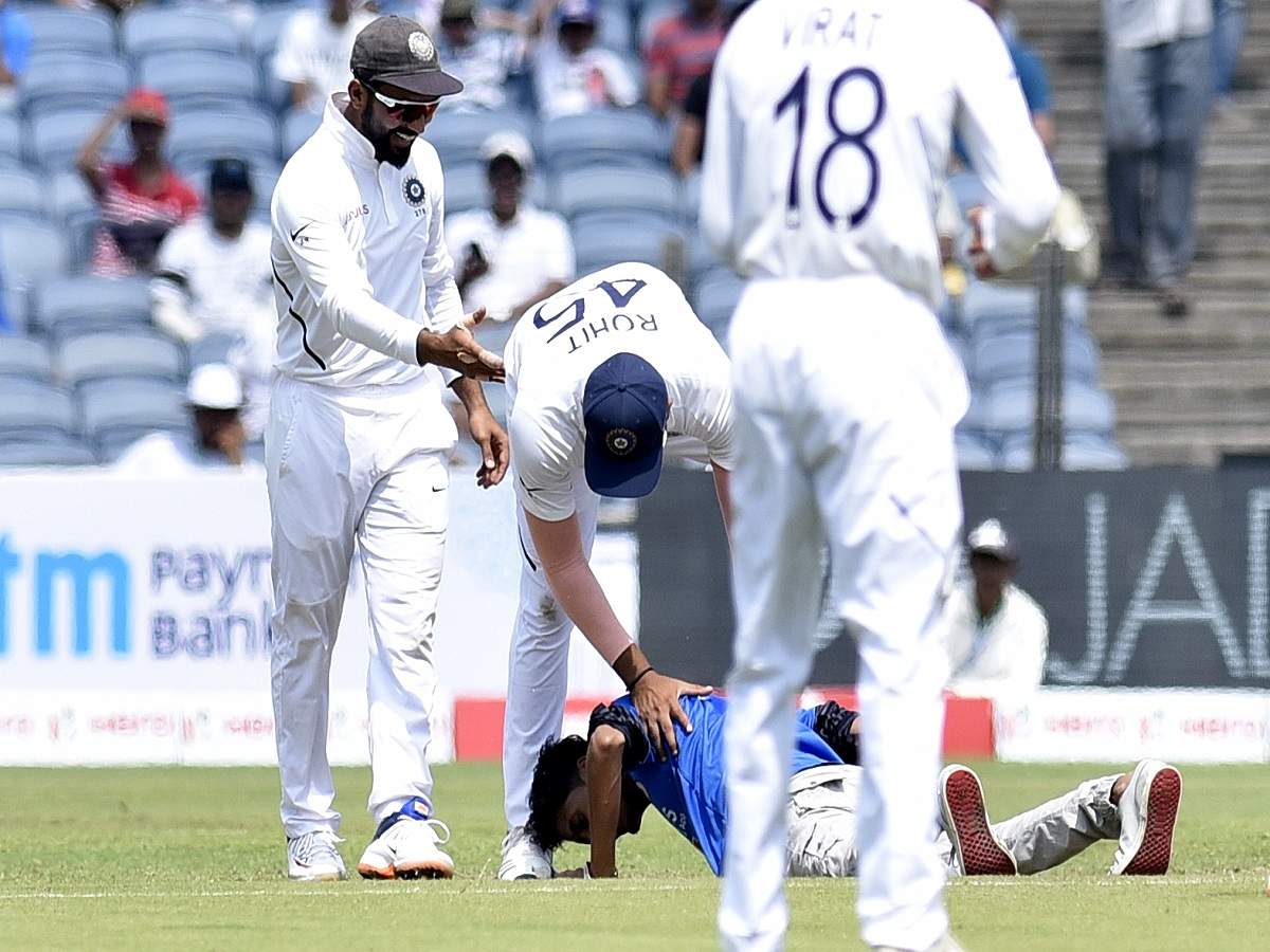 India vs South Africa 2nd Test match: Fan breaches security cordon to touch Rohit Sharma's feet