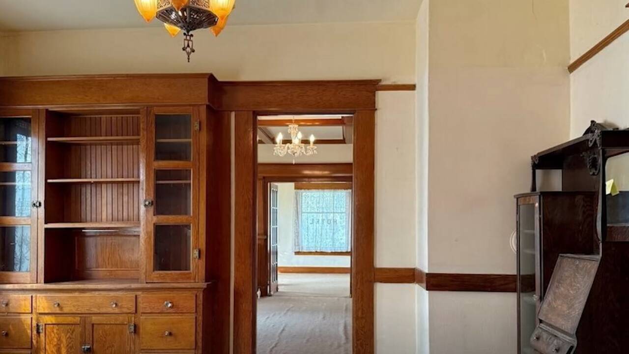 22-bedroom historic hotel sits vacant for years, now listed for $195,000