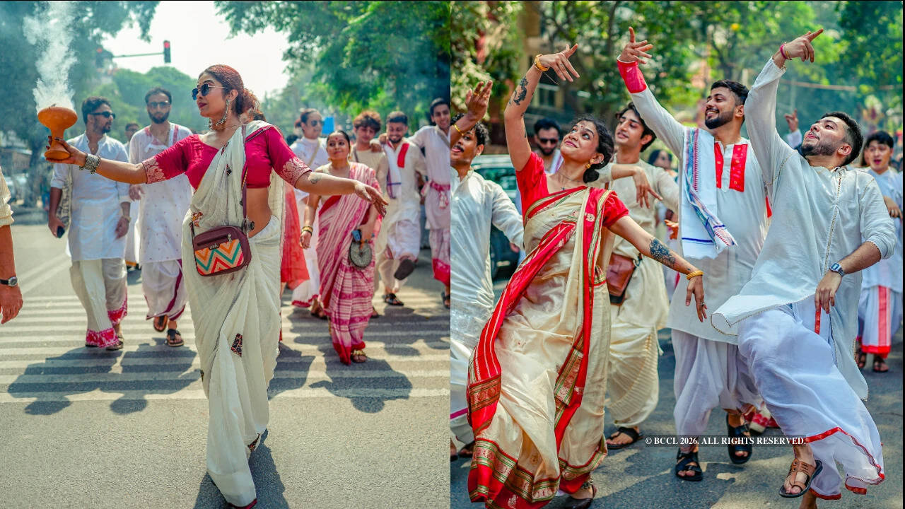 Members of the community danced to the festive beats during Durgotsab GK2’s Mahalaya Shobha Yatra.