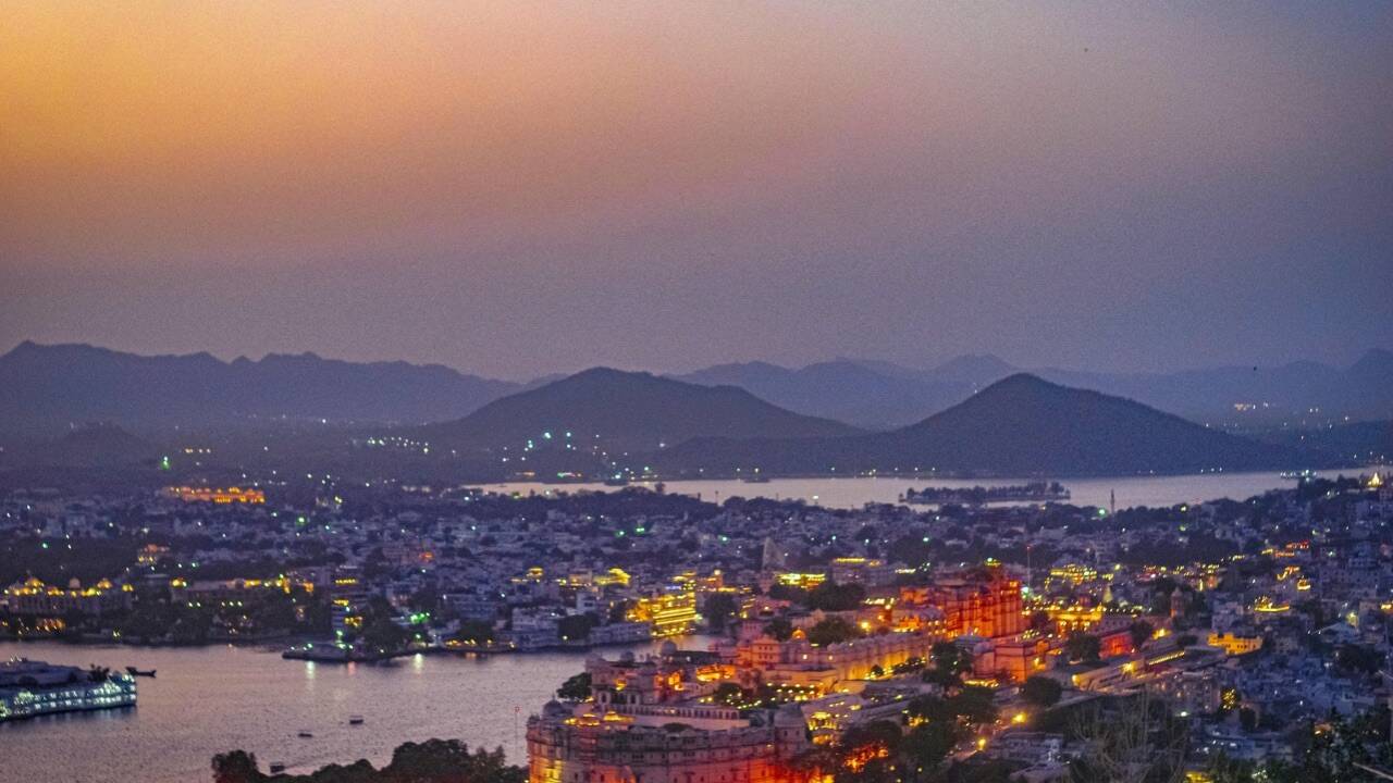 Which Indian city is known as the “City of Lakes”?