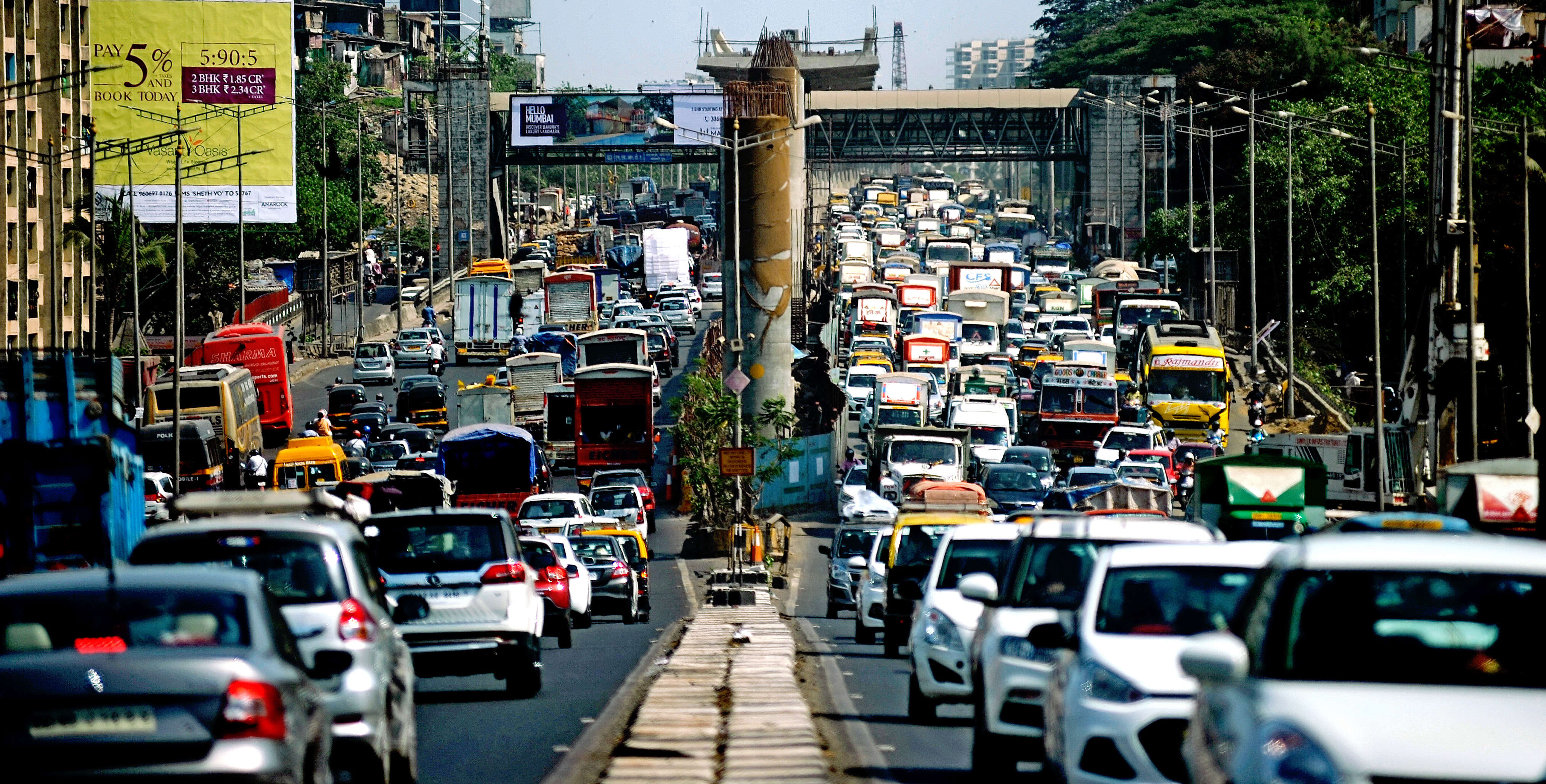 Мумбаи сити индия он трек. Автотрасс Дели — Мумбай. Мумбай пробки. Индия Дели перекрестки. Мумбаи пробки.