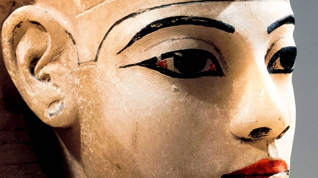 Cleopatra’s eye makeup secret? Ancient Egyptians used lead-based kohl that may have boosted the body’s immune defences and helped fight eye infections<br>